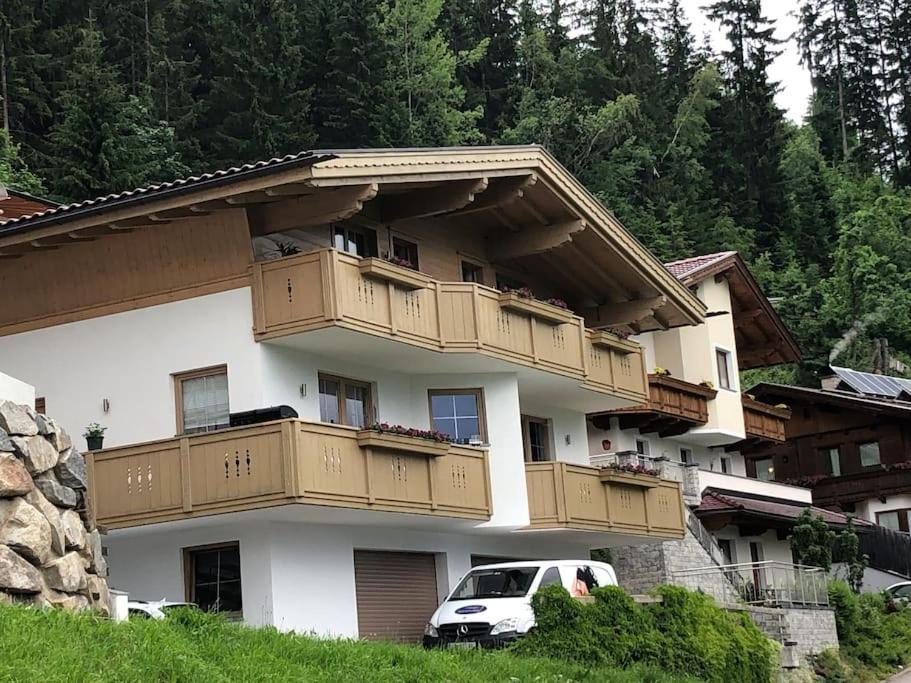 Ferienhaus Zillertal Panorama Blick Balkon Sauna Zellberg Exterior foto
